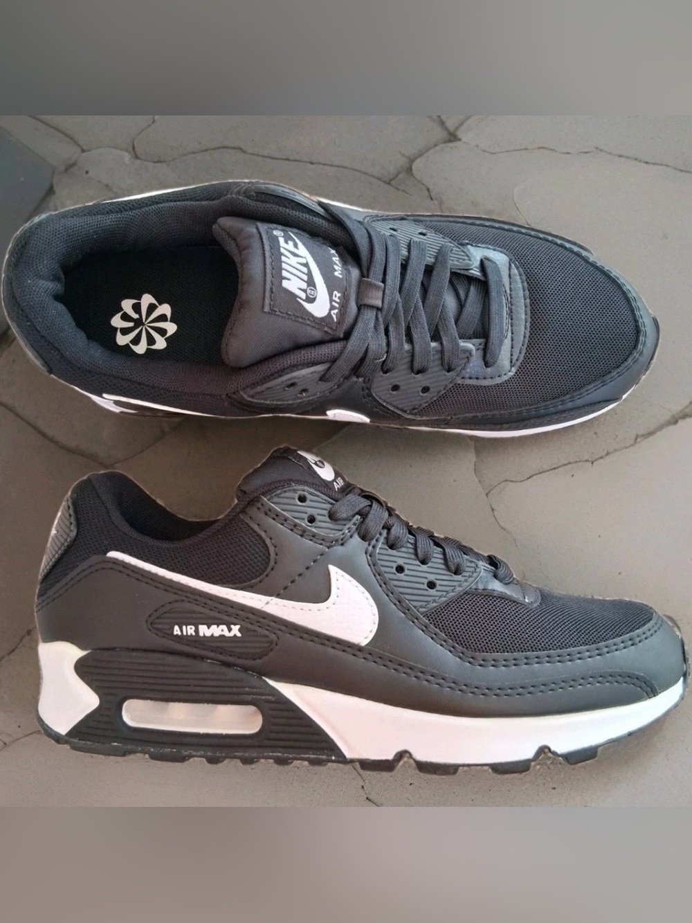 Women’s Nike Air Max 90